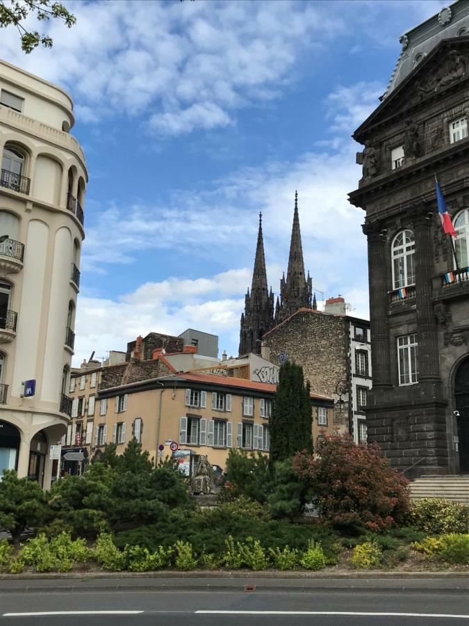 Nid Douillet Sur Plateau Central Clermont-Ferrand Exterior photo