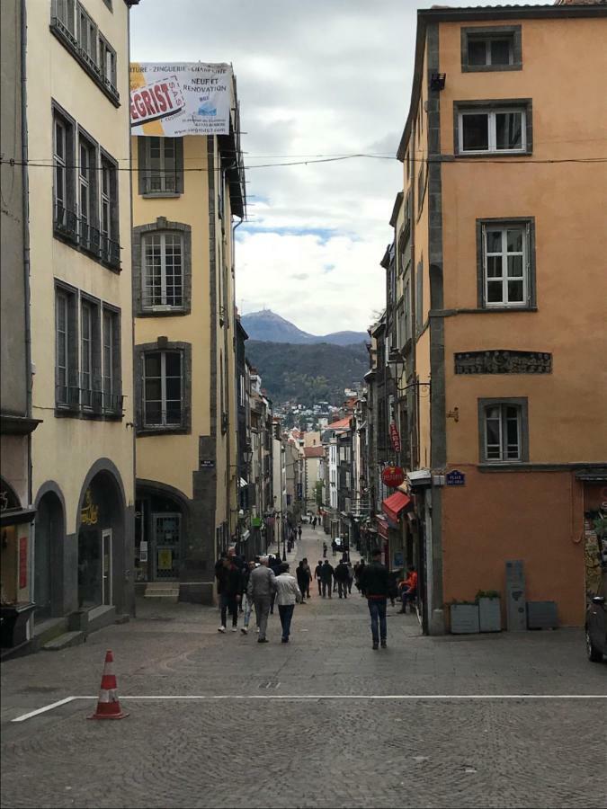 Nid Douillet Sur Plateau Central Clermont-Ferrand Exterior photo