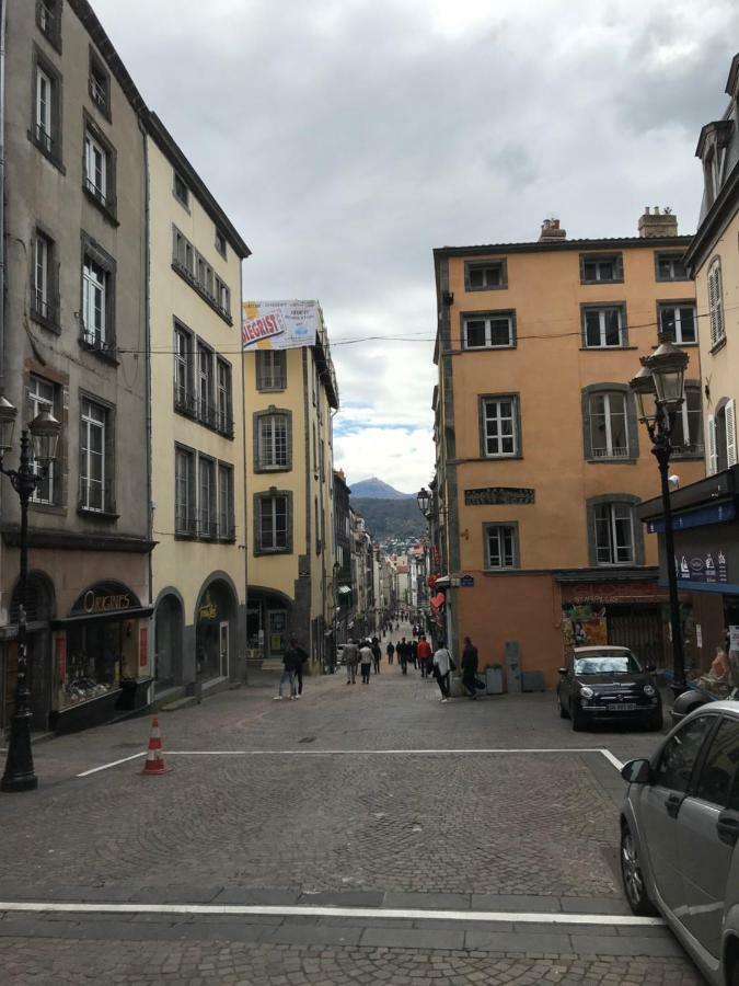 Nid Douillet Sur Plateau Central Clermont-Ferrand Exterior photo