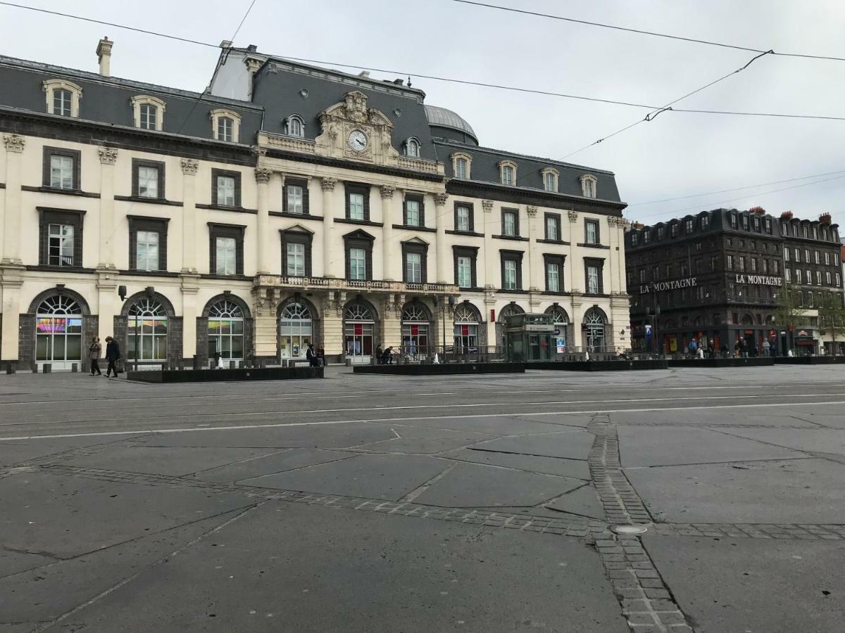 Nid Douillet Sur Plateau Central Clermont-Ferrand Exterior photo