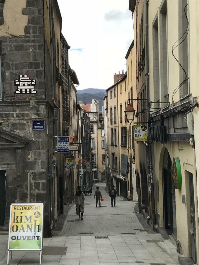 Nid Douillet Sur Plateau Central Clermont-Ferrand Exterior photo